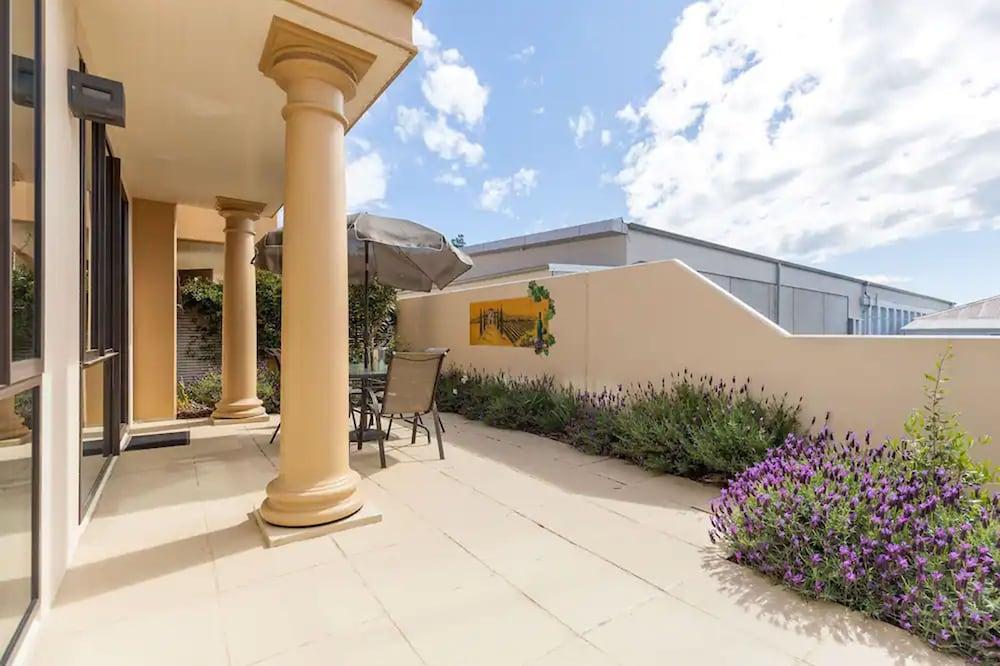 パラッツォ モーター ロッジ ネルソン エクステリア 写真 The courtyard of the house
